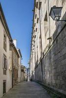 gatubild i Santiago de Compostela gamla stan i Spanien foto