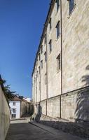 gatubild i Santiago de Compostela gamla stan i Spanien foto