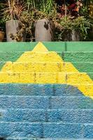 brasilianska flaggan målad på en stege på befruktningens kulle foto
