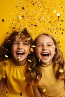Lycklig flicka med konfetti på gul bakgrund. ai generativ foto