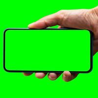 bild av hand innehav en telefon med en grön skärm i landskap orientering. på en vit bakgrund. foto