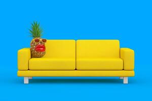 roligt tecknad serie mode hipster skära ananas med gul solglasögon och stor röd mun över gul modern soffa. 3d tolkning foto