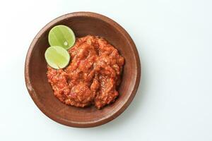 sambel terasi, kryddad tomat sås för indonesiska sida maträtt meny. foto
