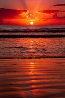 skön solnedgång över de hav. solnedgång över de hav. de Sol är reflekterad i de vatten. foto