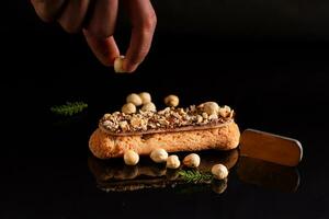 eclair sötsaker med huzlenötter foto