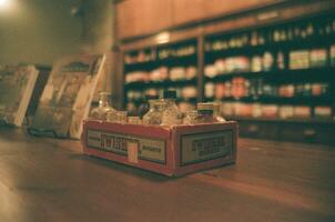 låda av ampuller i antik apotek knoxville tn foto