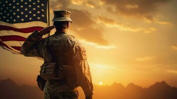 stående armén soldat hälsningar amerikan flagga på solnedgång foto