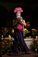 calavera catrina Sammanträde på en tron. socker skalle smink. dia de los muertos. dag av de död. halloween. foto