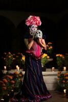 calavera catrina Sammanträde på en tron. socker skalle smink. dia de los muertos. dag av de död. halloween. foto