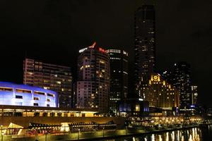 Central Melbourne City River Side Modern urban skyline på natten i Australien foto