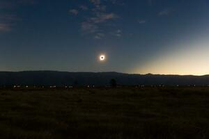 total Sol förmörkelse sett från cordoba argentina foto