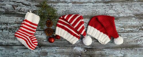 jul hatt och dekorativ strumpa foto