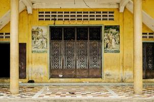 fransk kolonialhusbyggnad exteriördetalj i Battambang gamla stad Kambodja