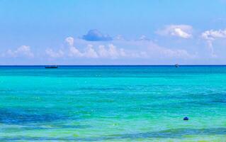 tropisk karibiska strand klar turkos vatten playa del carmen Mexiko. foto