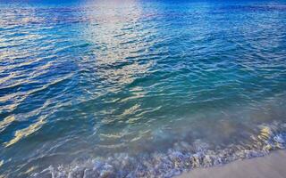 tropisk karibiska strand klar turkos vatten playa del carmen Mexiko. foto