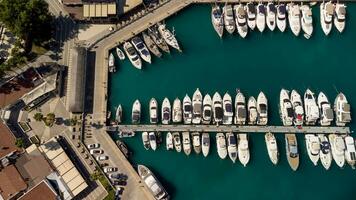 antenn se av av hamn och kust område av kemer, turkiska strand tillflykt stad foto