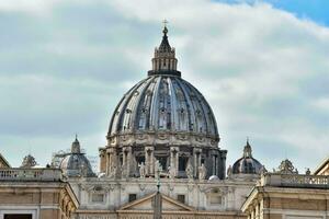 de kupol av de vatican basilika foto