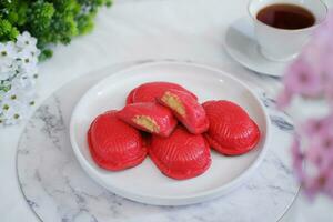 kue ku, kue tok, eller röd sköldpadda kaka, traditionell kaka i ett indonesien foto