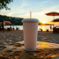 stänga upp plast vit kaffe kopp med svart sugrör på sand av strand på solnedgång eller soluppgång solljus på bakgrund för social media posta storlek ai genererad foto