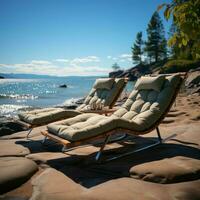 sandig vilstolar schäs lounger på de strand erbjudande rogivande vid vatten avslappning för social media posta storlek ai genererad foto