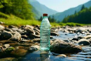 kontrast av natur en plast flaska och en vild berg ström ai genererad foto