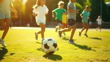 barn spelar fotboll på en solig dag.. generativ ai foto