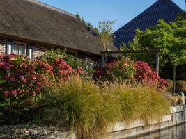 de små by av giethoorn i de nederländerna foto