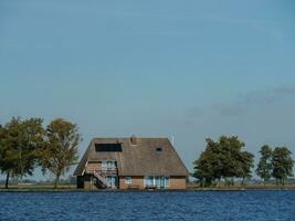 de små by av giethoorn i de nederländerna foto