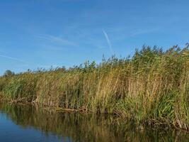 de små by av giethoorn i de nederländerna foto