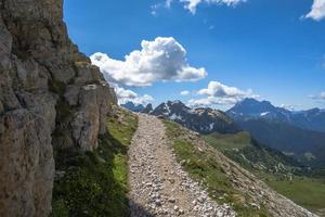 panorama över ängarna dolomiterna falzarego passerar i cortina d'ampezzo foto