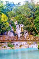 kuangsi vattenfall i luang prabang, laos foto