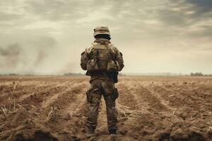 en soldat stående ensam vänd de tillbaka, ai genererad foto