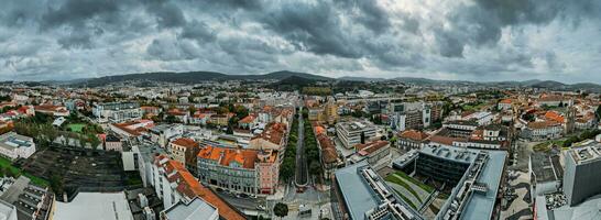 antenn Drönare panorama- se av historisk stad av braga i nordlig portugal foto