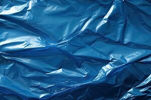 blå plast slå in täcka över bakgrund. skrynkliga och draperad texturerad cellofan material foto