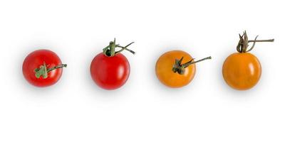 färsk tomat på vit bakgrund för isolerade med urklippsbana.