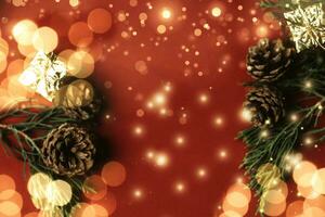 jul träd och gåva låda bollar. bokeh kransar i de fläck röd gyllene bakgrund. kub blockera till innehålla de ändamål av håller på med. utvecklande idéer för de ny år 2024. festival av firande Lycklig. foto