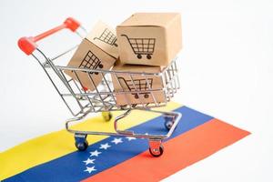 låda med kundvagnslogotyp och venezuela flagga, import export foto