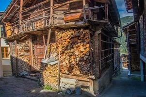 landskap av de swiss alps i höst foto