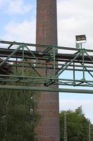 övergivet industriellt gammalt fabriksområde landschaftpark duisburg nord foto