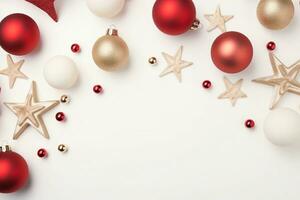 jul sammansättning. jul bollar, beige och röd dekorationer på vit bakgrund. platt lägga, topp se, kopia Plats. generativ ai. foto