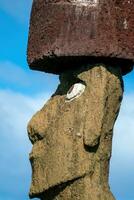 de gammal moai på påsk ö av chile foto