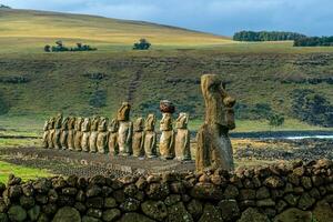 de gammal moai på påsk ö av chile foto