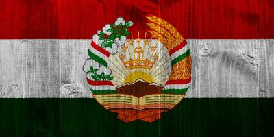 flagga och täcka av vapen av republik av tadzjikistan på en texturerad bakgrund. begrepp collage. foto