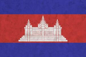 cambodia flagga avbildad i ljus måla färger på gammal lättnad putsning vägg. texturerad baner på grov bakgrund foto