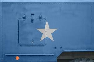 somalia flagga avbildad på sida del av militär armerad lastbil närbild. armén krafter konceptuell bakgrund foto