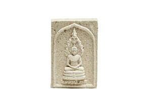 buddha amuletter är tillverkad från thai amuletter lera isolerat på en vit bakgrund. foto