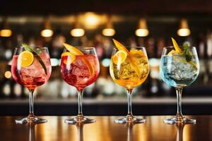 cocktails på bar disken i pub. alkoholhaltig drycker, fem färgrik gin tonic cocktails i vin glasögon på de bar disken i pub eller restaurang, ai genererad foto