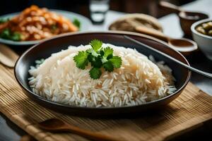 en skål av ris med en sked och en tallrik av mat. ai-genererad foto