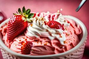 en skål av jordgubb is grädde med vispad grädde och jordgubbar. ai-genererad foto