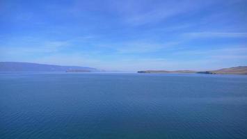 Lake Baikal Olkhon Island i en solig dag, Irkutsk Ryssland. foto